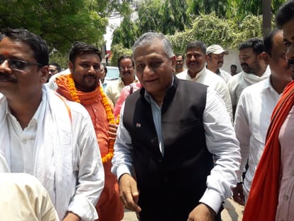 Three BJP leader reached varanasi in a day