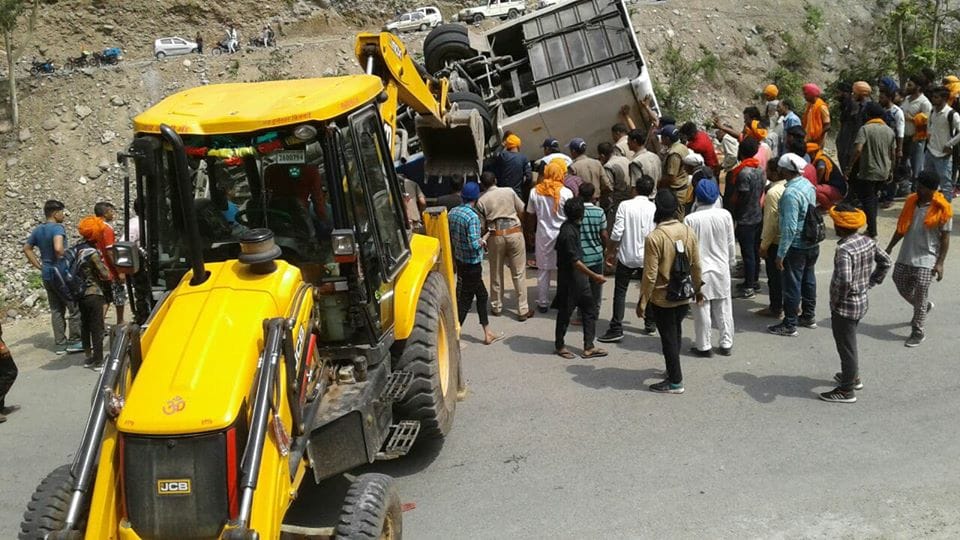 Accident on badrinath highway women Pilgrim died and many injured