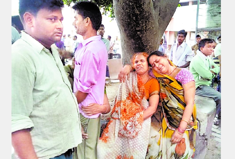 truck hit innova car in raebareli five killed 