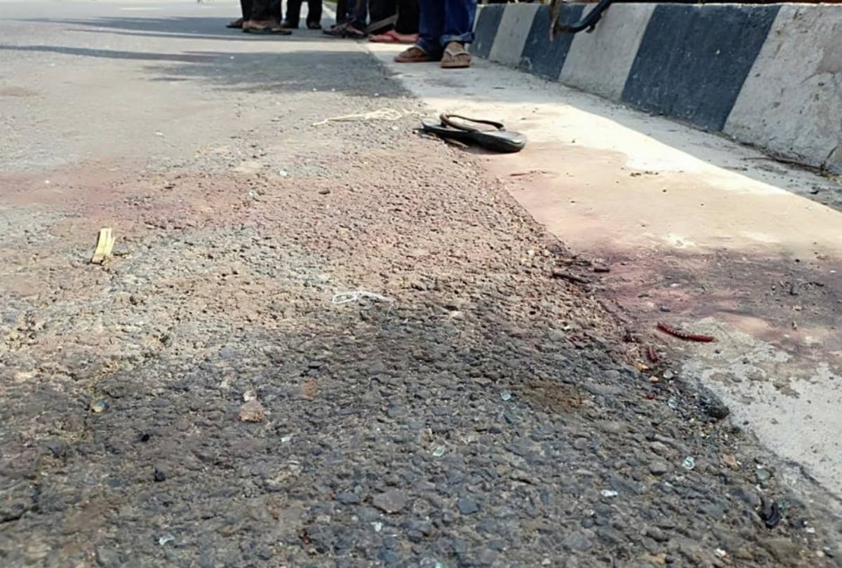 Six people dead and many injured in Bus truck Accident In Bulandshahr Highway