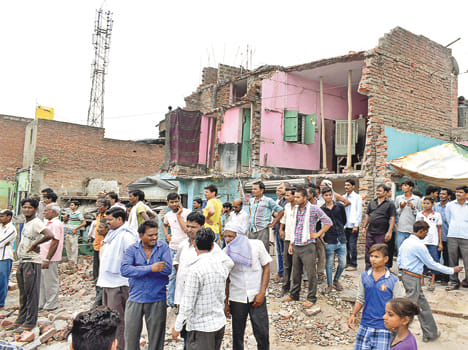 jcb broaken the houses due to road broadgage work