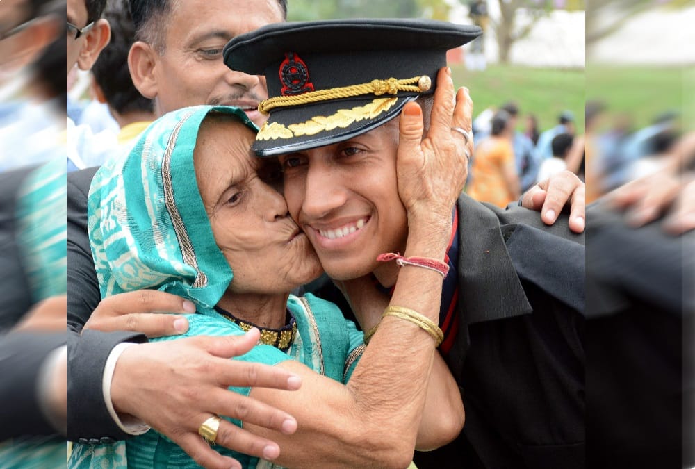  Deepak reject 12 lakh rupees salary for join indian army pass out ima pop 2018
