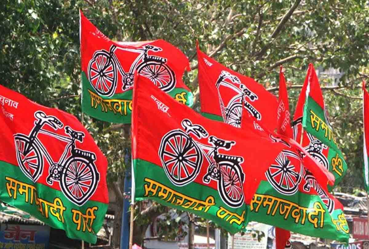 In samajwadi party meeting one leader use abusive talk