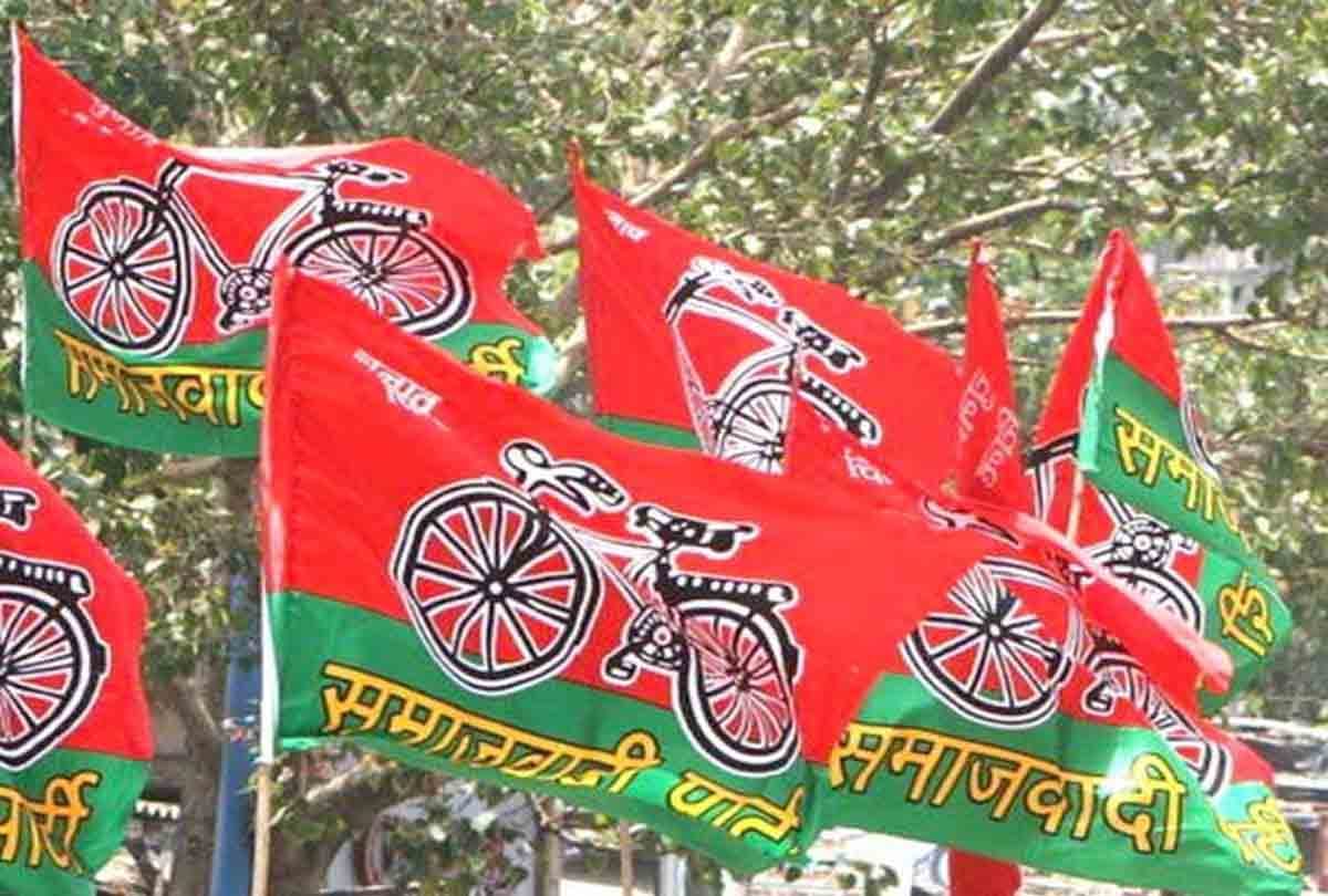 In samajwadi party meeting one leader use abusive talk