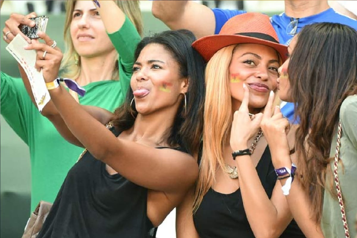 fifa world cup 2014 flashback selfie and flying kiss