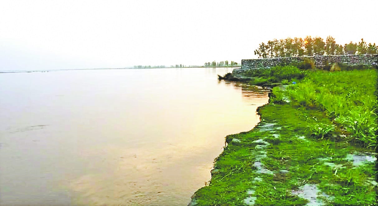 गंगा में धीरे-धीरे बढ़ने लगा जलस्तर