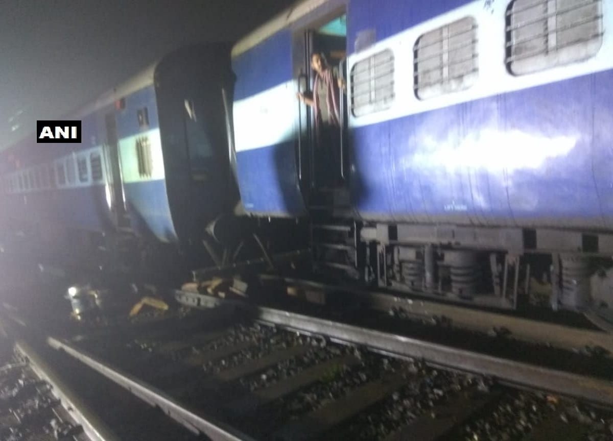 Maharashtra: Three coaches of Howrah Mail train derailed near Igatpuri railway station