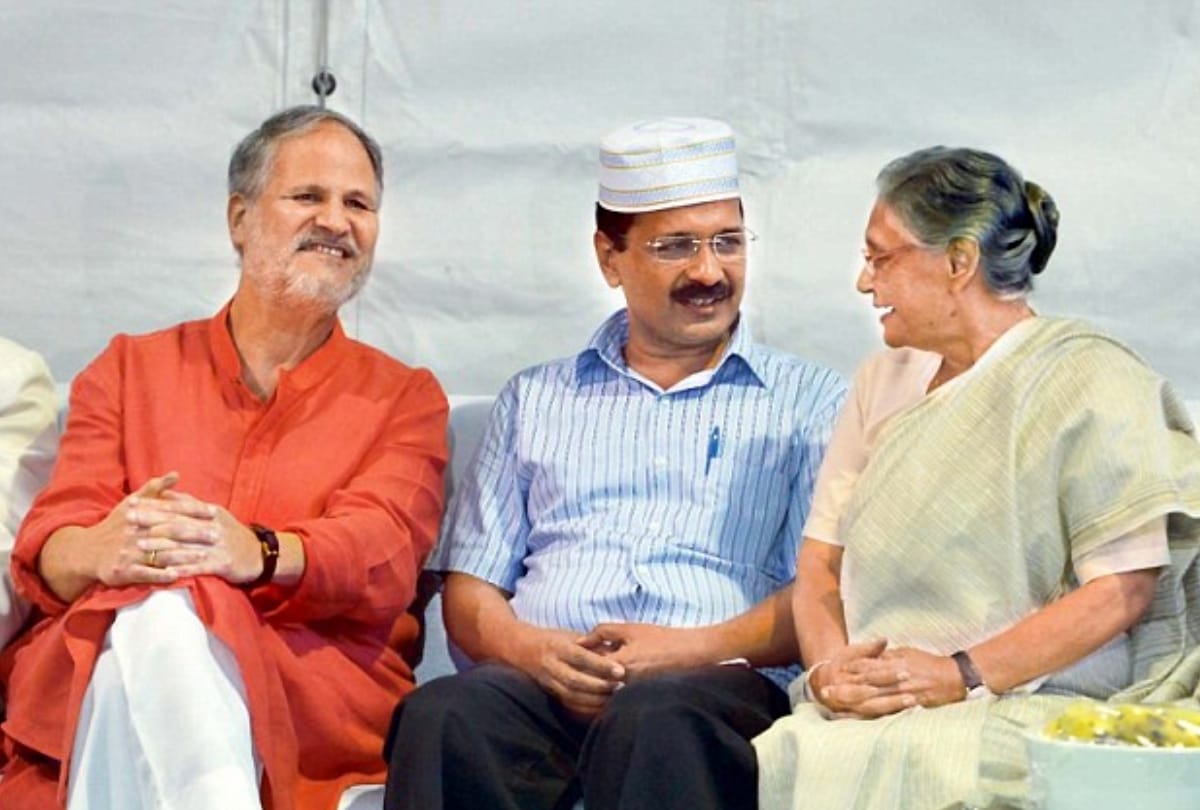 sheila dikshit meets arvind kejriwal talks on electricity and water problem demand