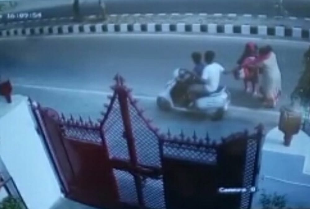 police arrested two boys who used to snatch purse for their enjoyment.