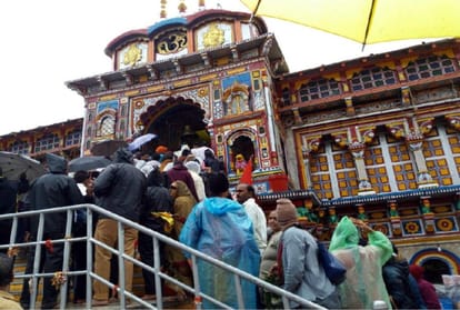 Cold weather after Rain and fog in mussoorie before pre monsoon in uttarakhand