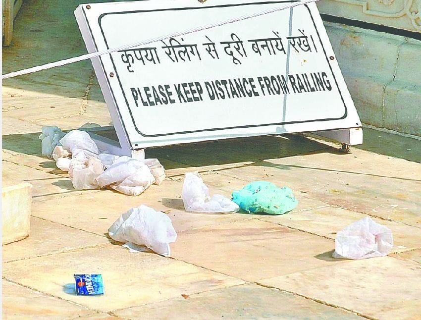 Ban on plastic bottle at Taj Mahal from July