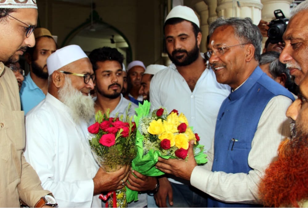 cm trivendra singh rawat reached jama Masjid and Seeks support for BJP