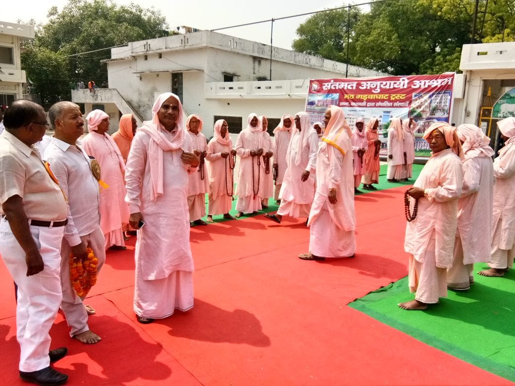 CM yogi visit this special ashram in varanasi