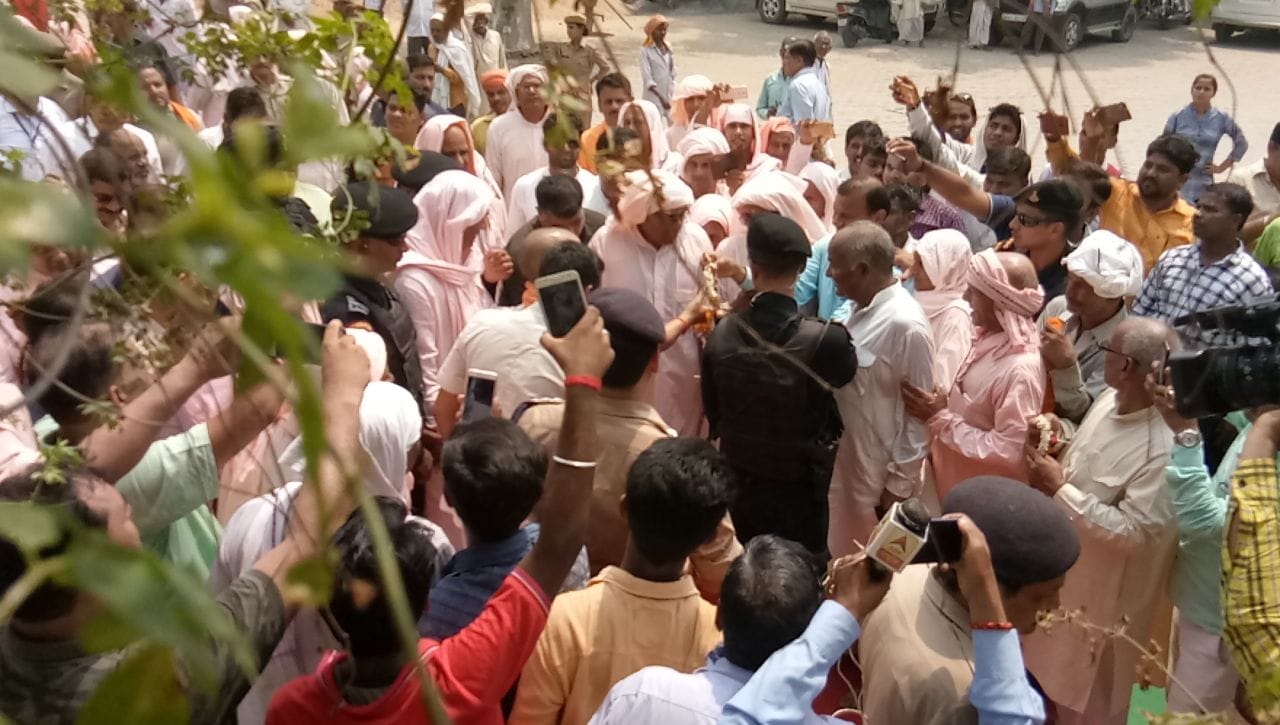 CM yogi visit this special ashram in varanasi