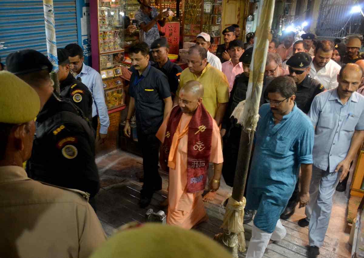 Dispute between two temple priest due to CM yogi donation