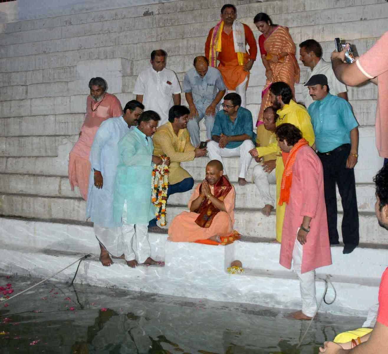 CM yogi two days visitof varanasi take blessing from shiva temple