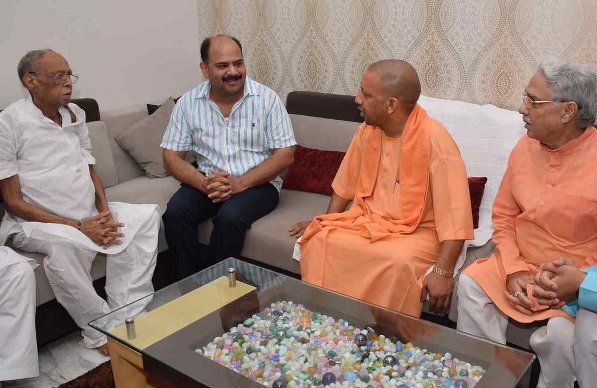 CM yogi do sampark for samarthan in varanasi