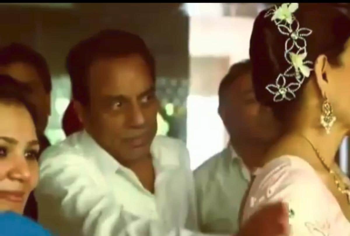 actor dharmendra look emotional on his daughter esha deol vidaai video