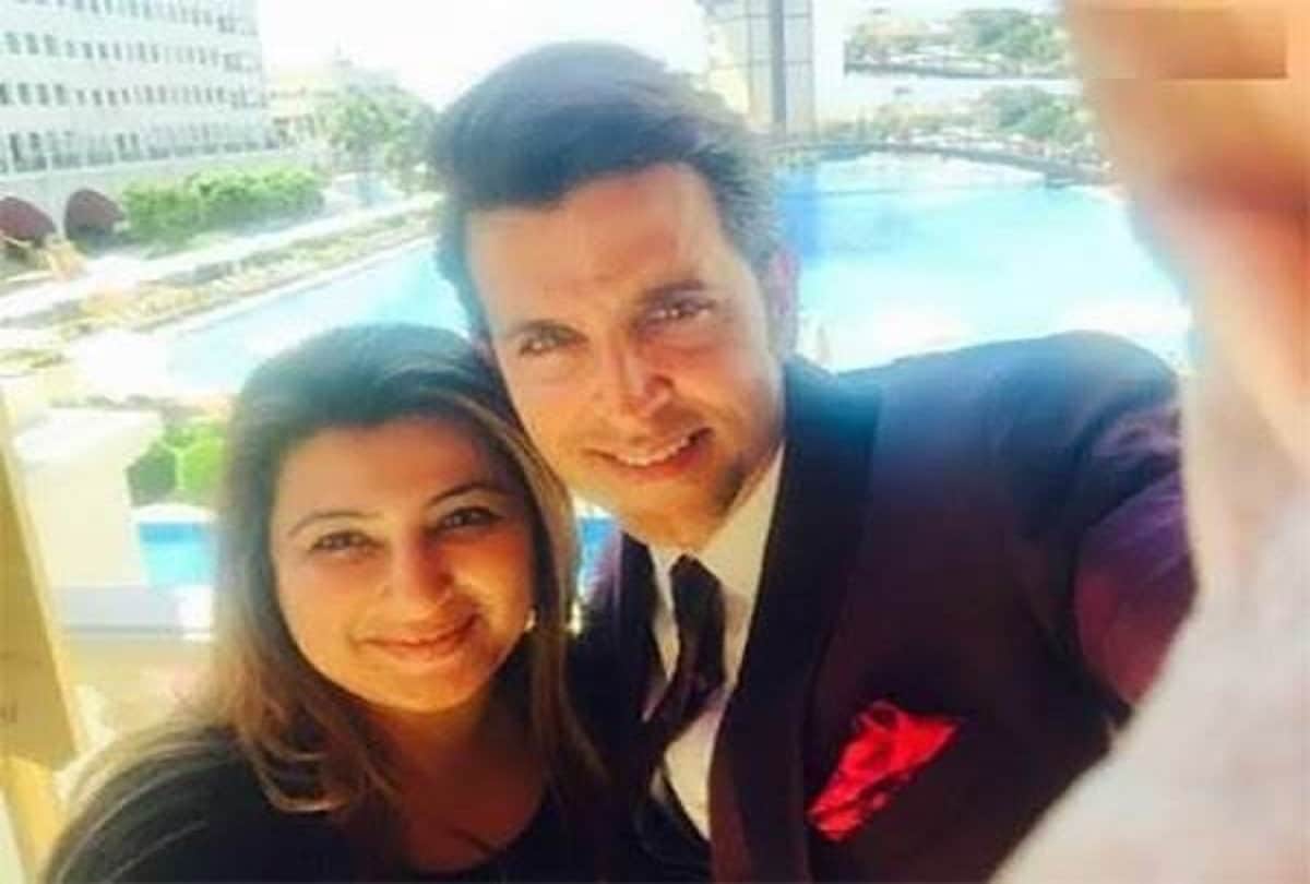 hrithik roshan ex manager anjali atha stolen his 10 gold coins