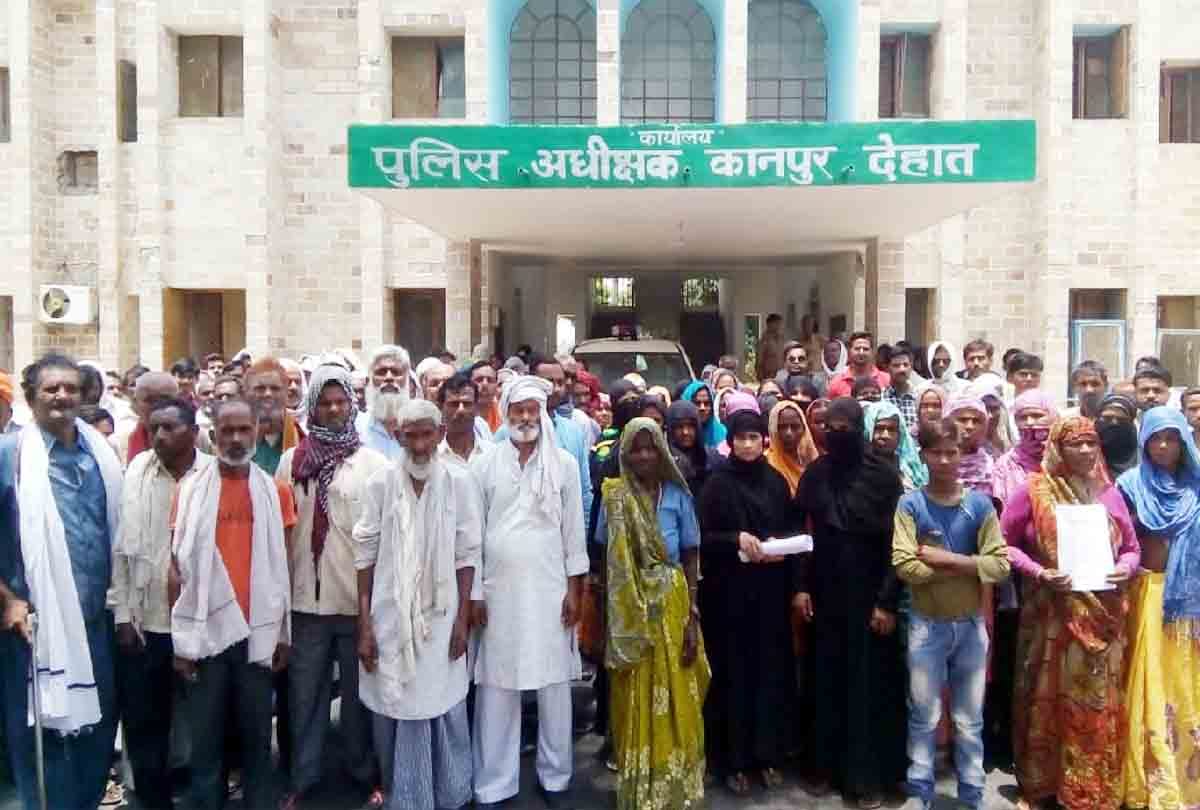 पुलिस अधीक्षक से शिकायत करने जाते अहरौली शेख के ग्रामीण