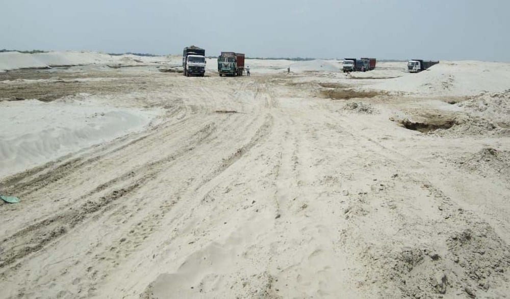 the digging of sand in ghaghara