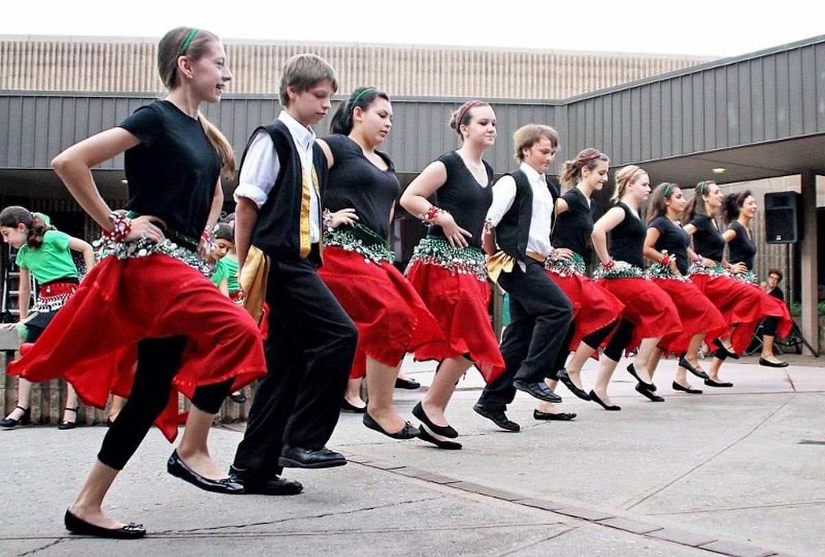Know about the Lebanese Dabke dance