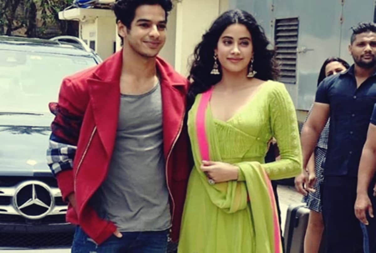 Janhvi Kapoor And Ishan Khattar Get Puppy On Sets Of Indias Best Dramebaaz