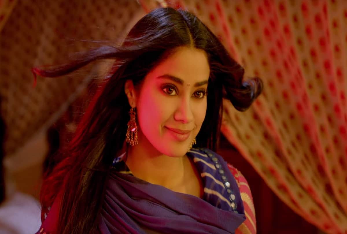 sridevi daughter janhvi kapoor and Ishaan Khattar film Dhadak trailer out