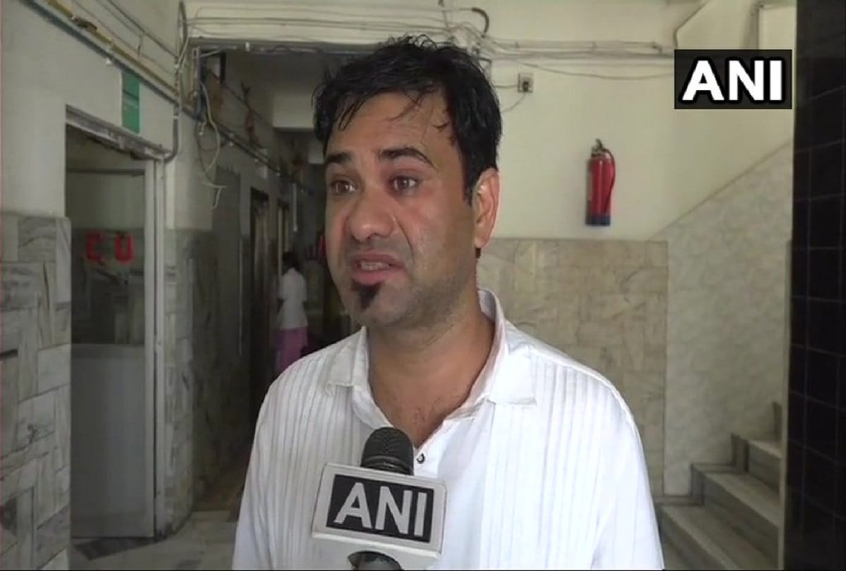 dr kafeel raised question on airport security paresh rawal reply