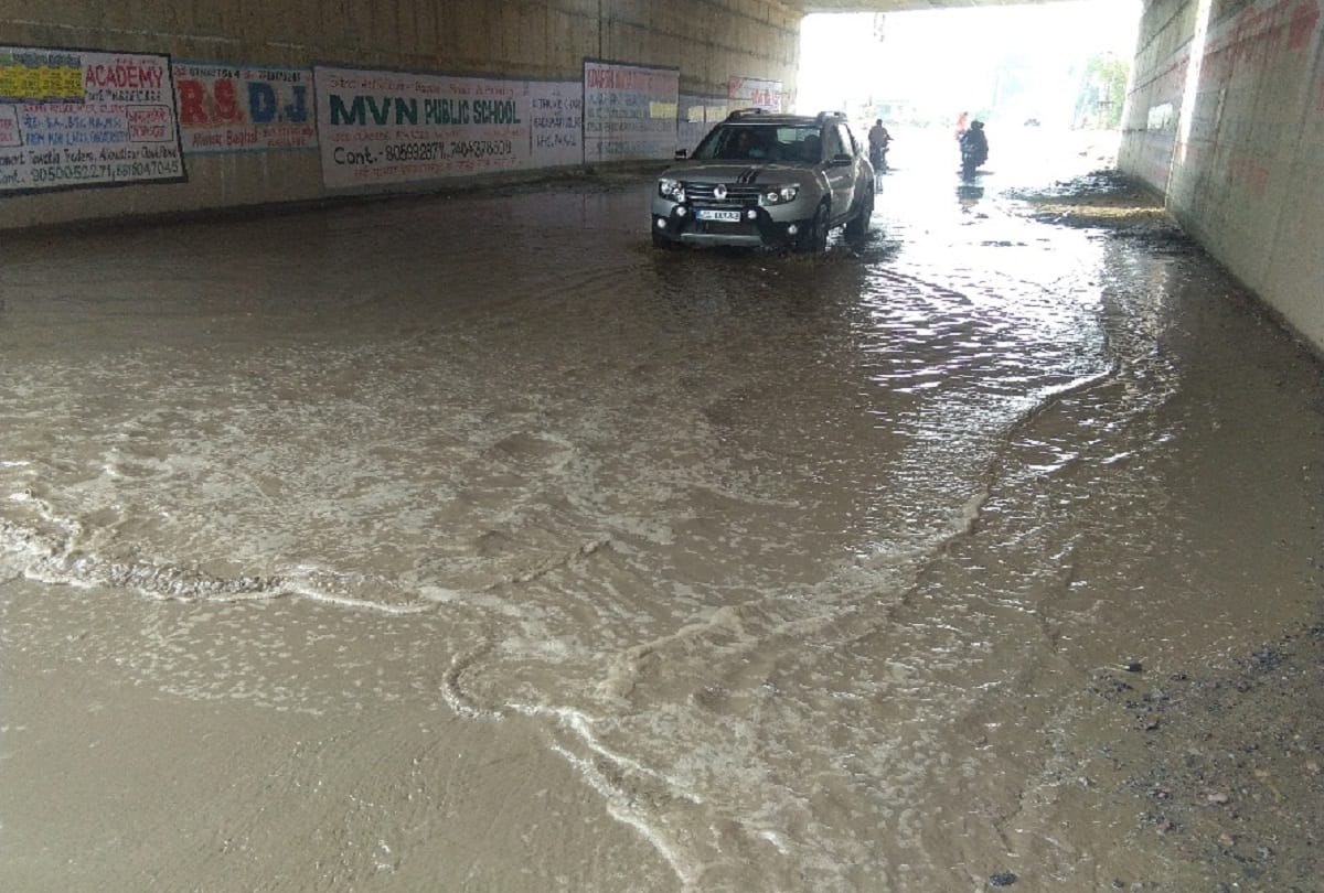 cracks in Eastern Peripheral Expressway, water logging in Digital Gallery 
