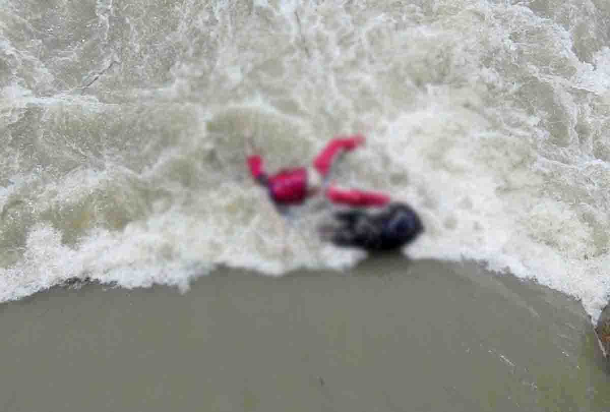 Girl dead body found in the canal