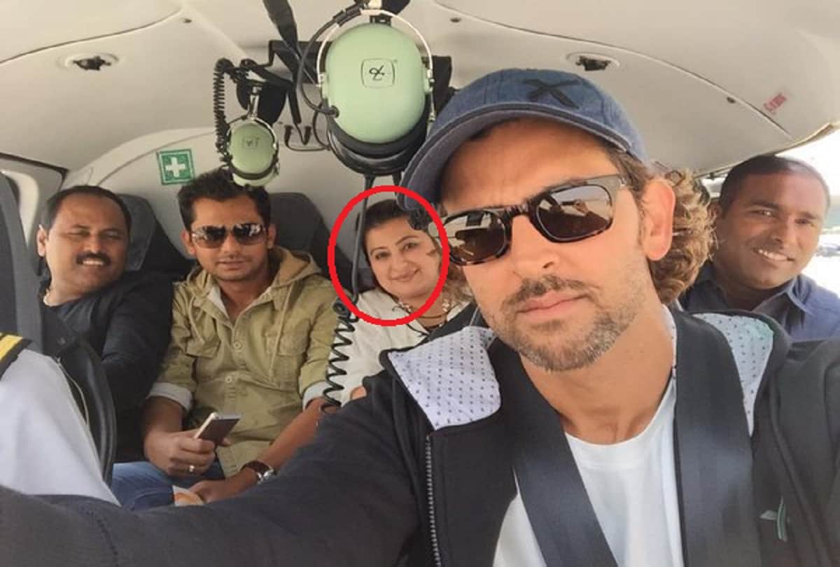 hrithik roshan ex manager anjali atha stolen his 10 gold coins