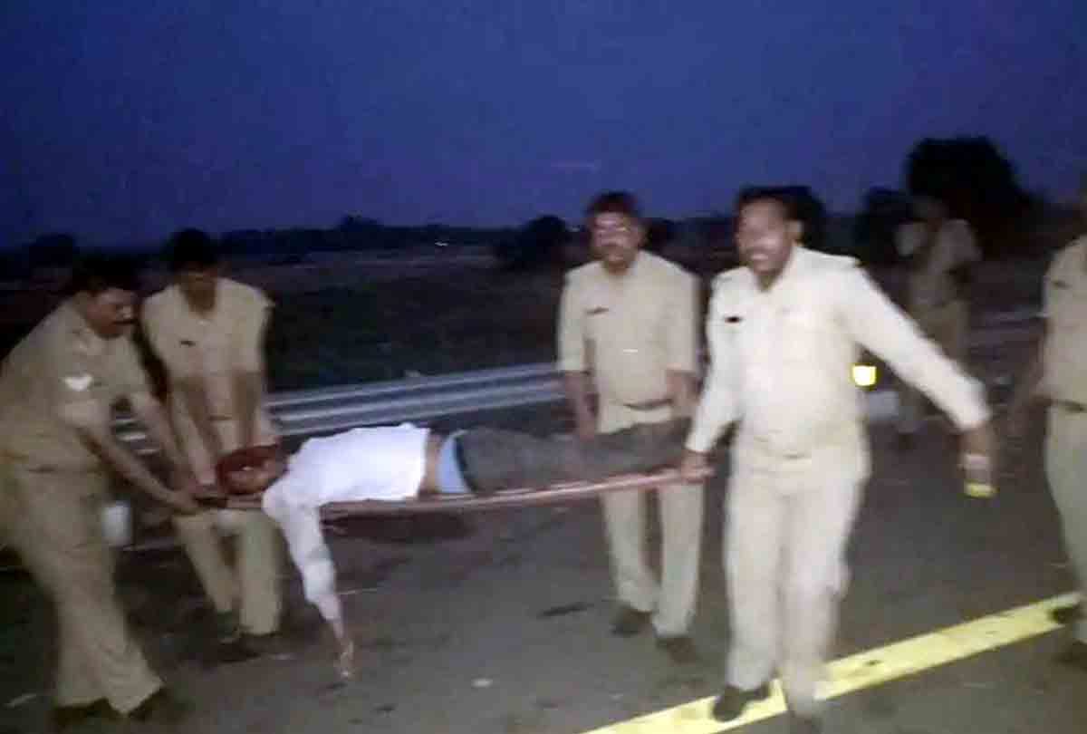 Nine students run over by a bus on Agra-Lucknow Expressway near Kannauj seven dead