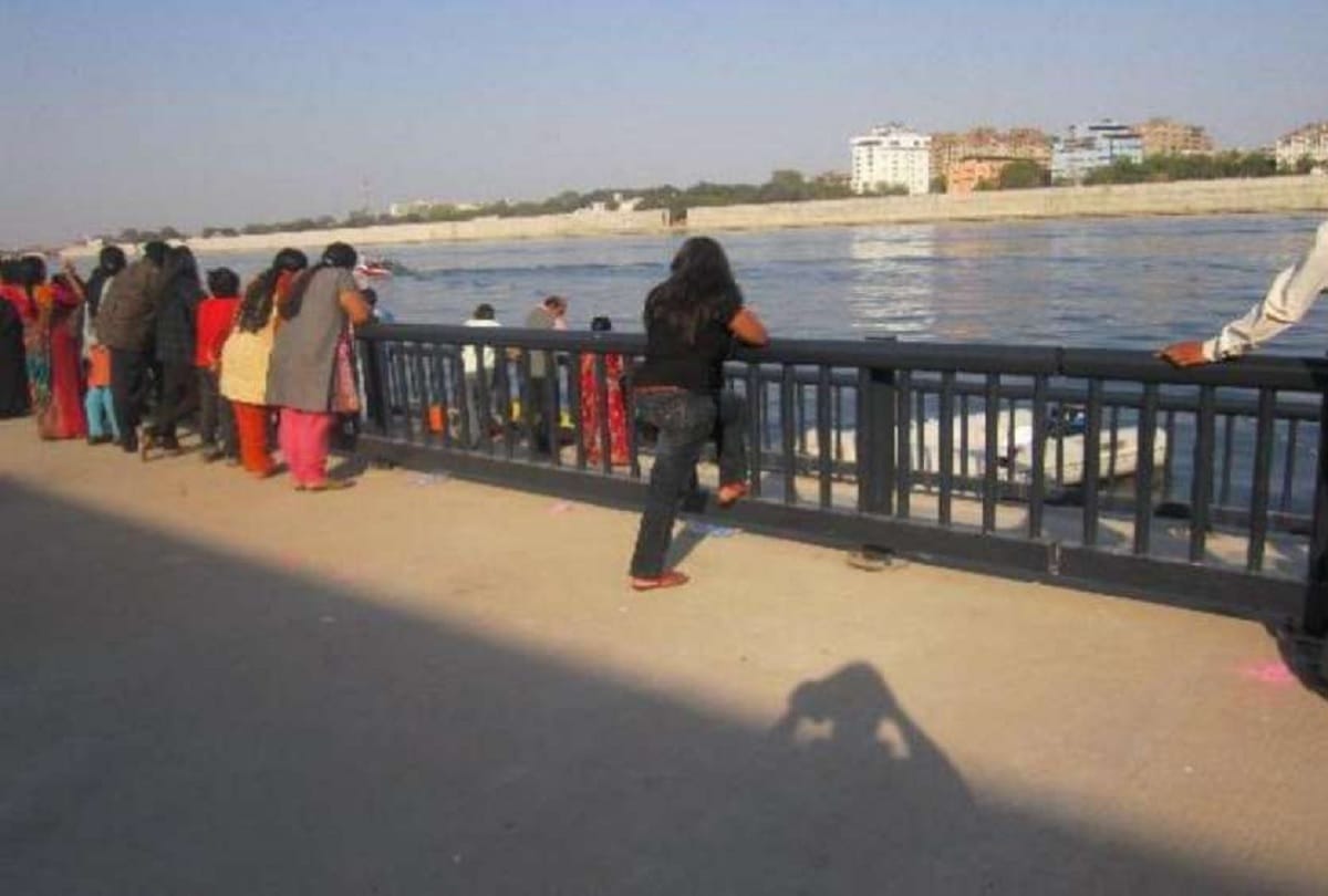 Lesbian couple committed suicide after throwing baby in river in Gujarat
