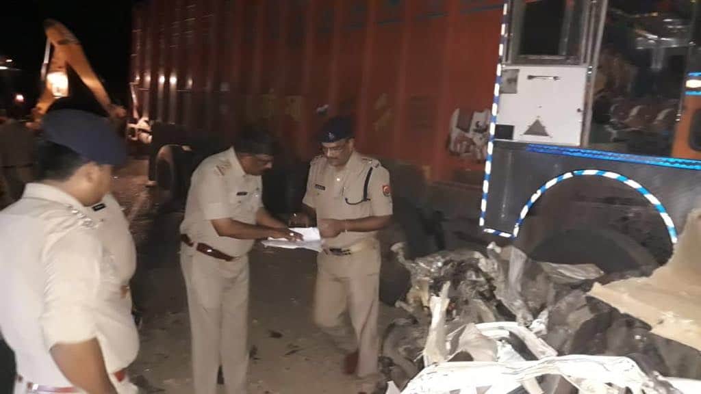 Four dies in truck car collision on etah highway