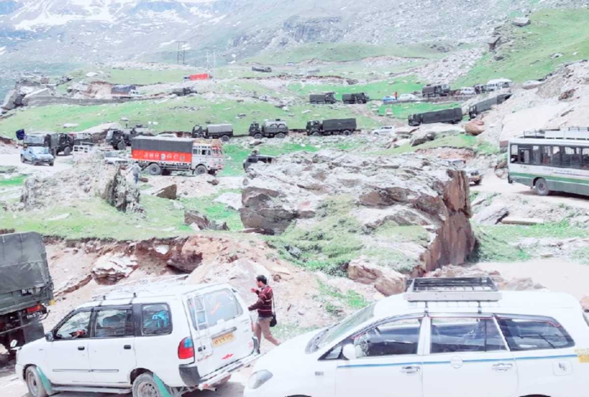 manali leh road and shimla kalka railway track Blocked due to rainfall