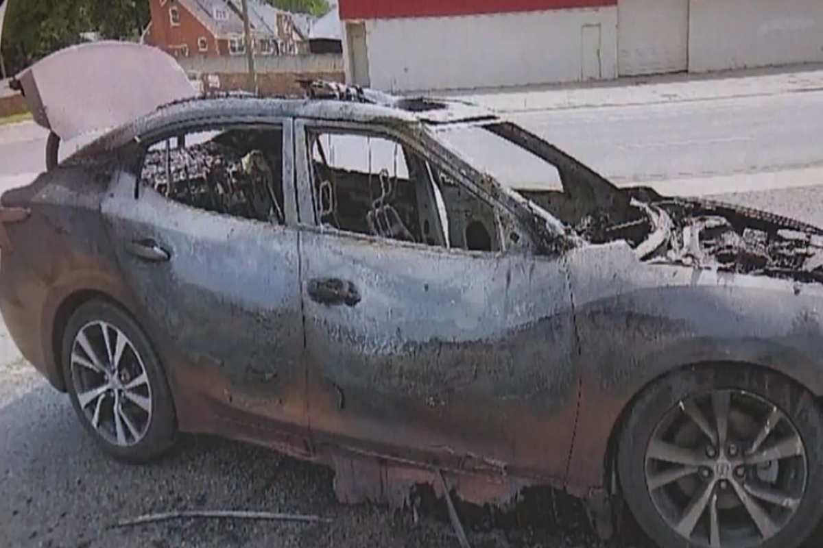 Samsung Galaxy Phone Burns in car, Woman escaped, but the car got covered in flames
