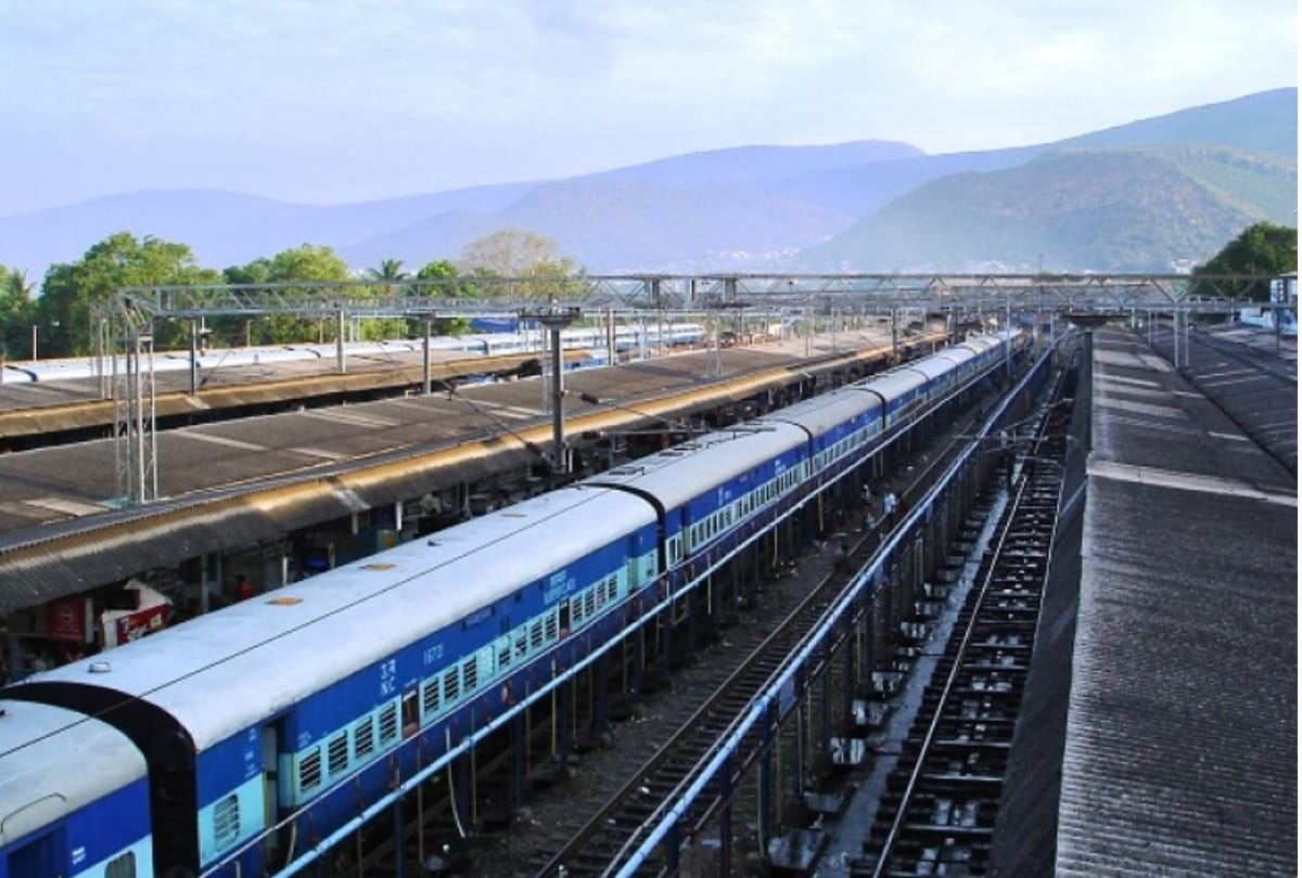 passenger complained about the delay of train on twitter