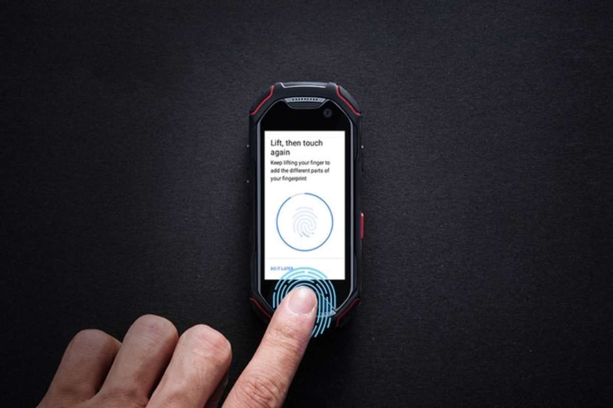 World’s Smallest 4G Smartphone with Fingerprint Scanner called Unihertz Atom