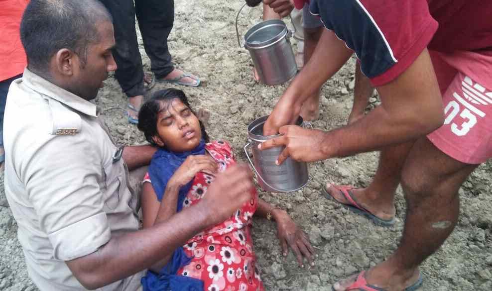 Policeman save teenager girl in varanasi