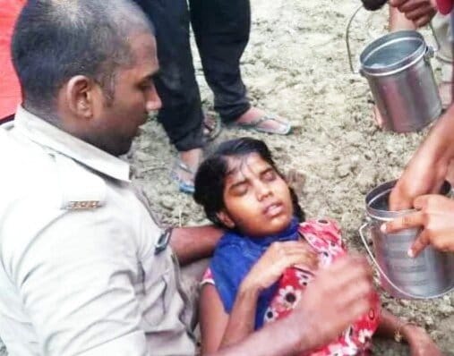 varanasi these photos shows the humanity of UP police