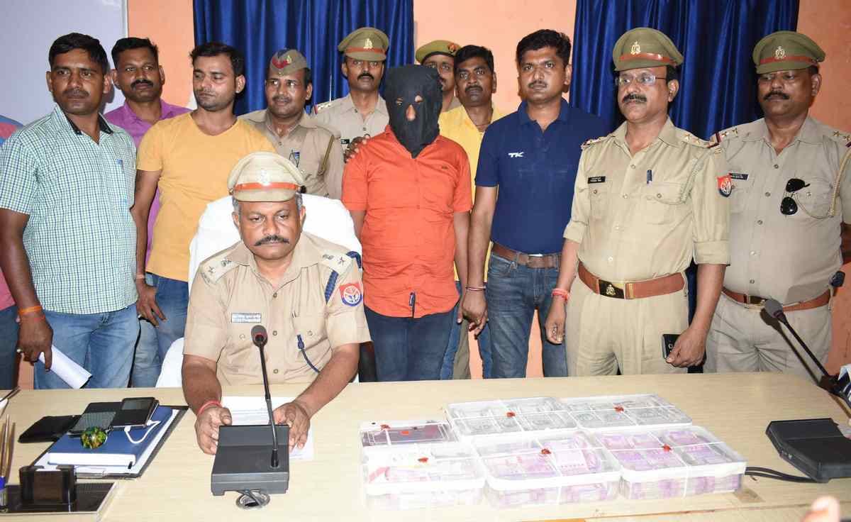 Police arrest main accused in charge of extortion from jaunpur doctor