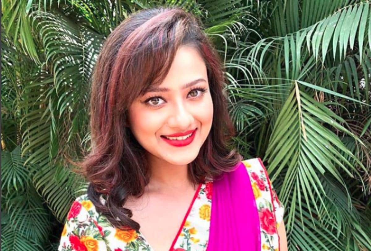 mimoh fiancee madalsa not attend her film poster launch event