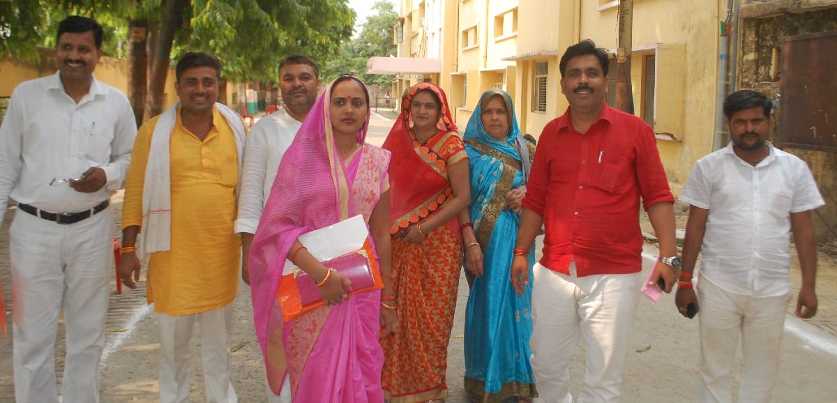 बच गई रामप्रवेश की कुर्सी, अविश्वास प्रस्ताव खारिज