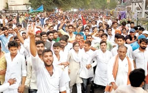 Thousands of students on the street against the vice chancellor