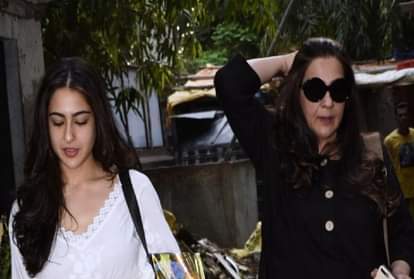 amrita singh with sara ali khan