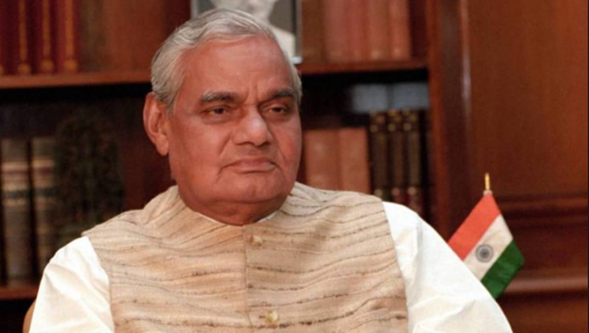Atal Bihari vajpayee poem after independence