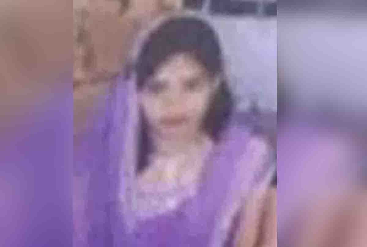 dead body of married couple found at Fardibad in mysterious conditions