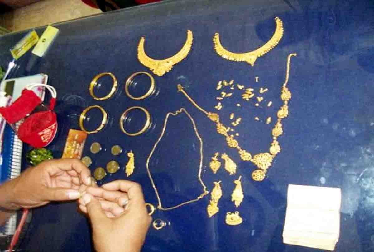 Husband stole Jewelery from mother in law house