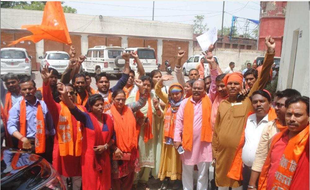 hindu organization protested eid prayers on road in agra 